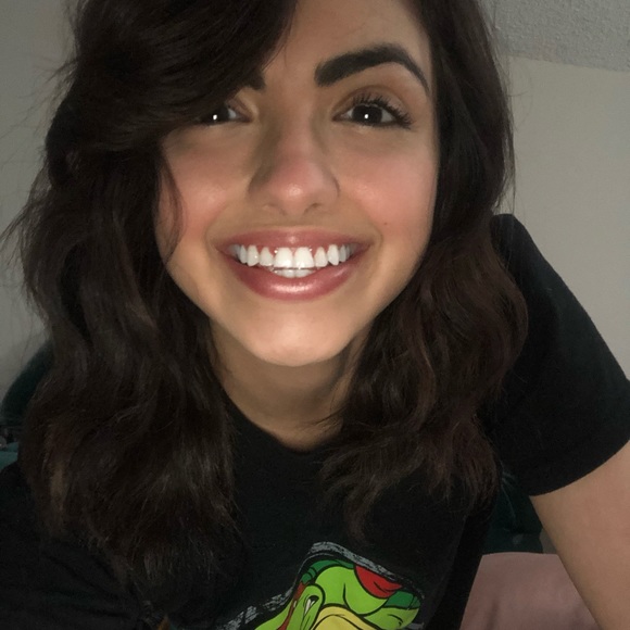 Meet your Posher, Carina - Picture 1 of 1